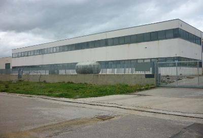 locale commerciale in vendita a Monte Sant'Angelo