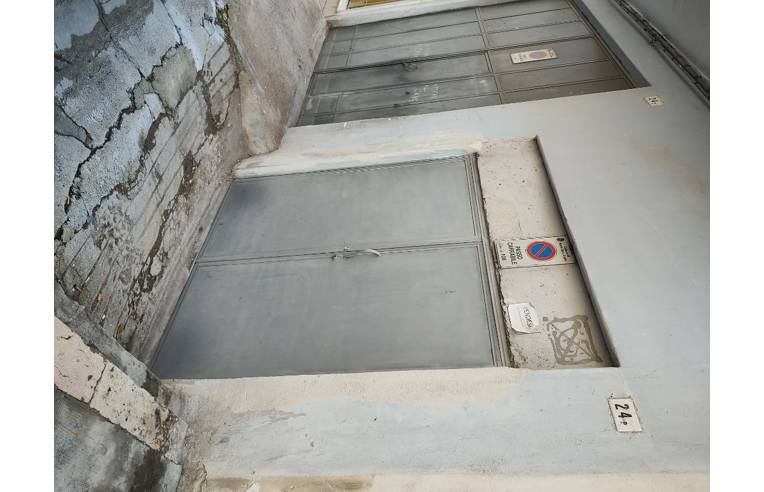 locale commerciale in vendita a Monte Sant'Angelo