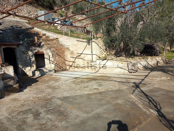 locale di sgombero in vendita a Monte Sant'Angelo