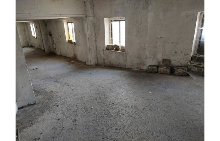 locale commerciale in vendita a Monte Sant'Angelo