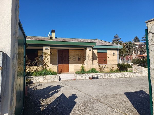 casa indipendente in vendita a Monte Sant'Angelo