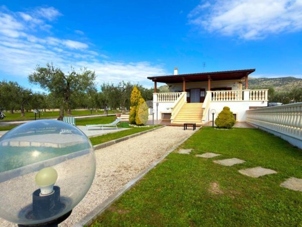 casa indipendente in vendita a Monte Sant'Angelo