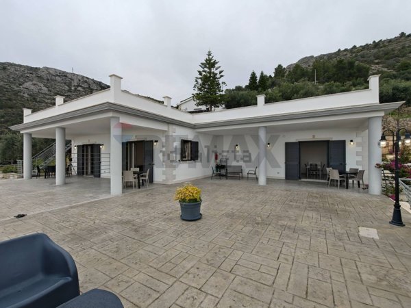casa indipendente in vendita a Monte Sant'Angelo