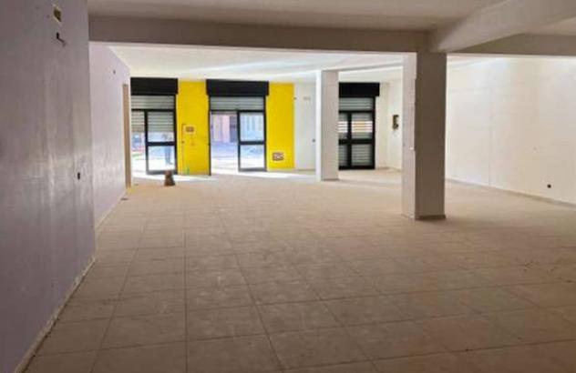 negozio in vendita ad Orta Nova