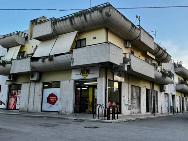 negozio in vendita ad Orta Nova