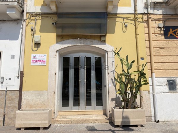 locale commerciale in vendita ad Orta Nova
