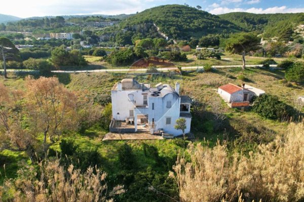 casa indipendente in vendita a Peschici in zona Manaccora