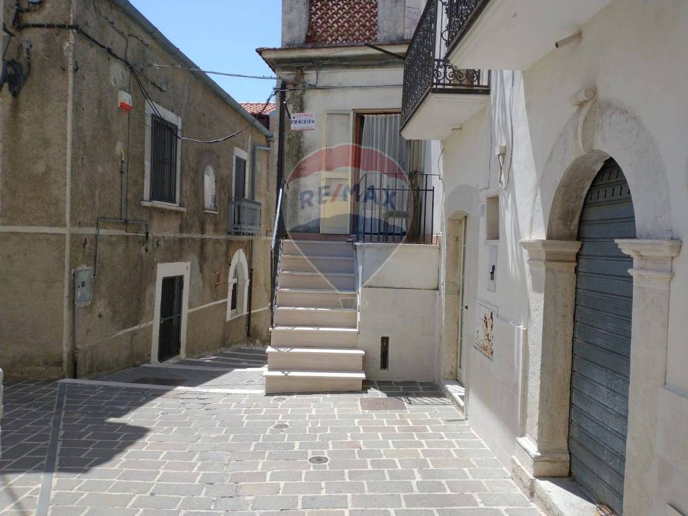 casa indipendente in vendita a Rignano Garganico