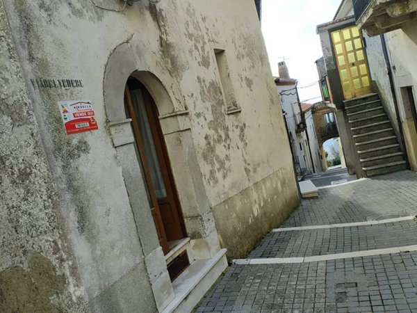 casa indipendente in vendita a Rignano Garganico