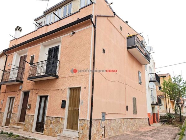 casa indipendente in vendita a Rignano Garganico