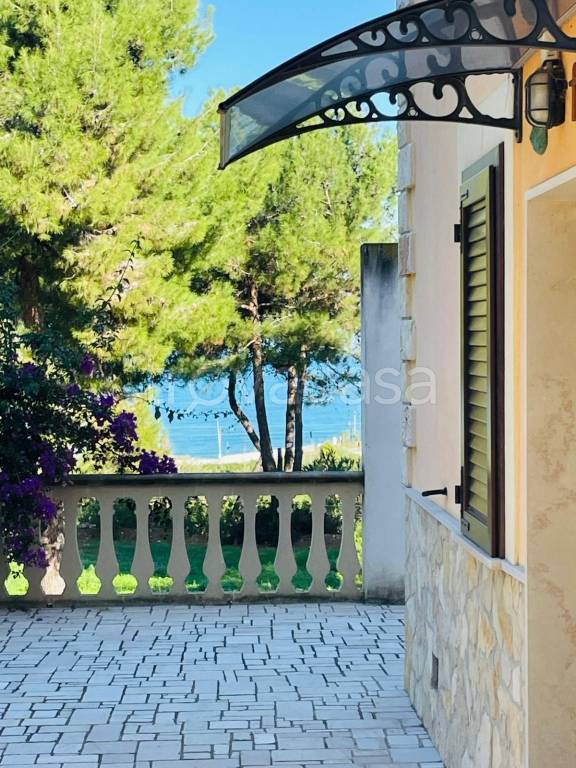 locale di sgombero in vendita a Rodi Garganico