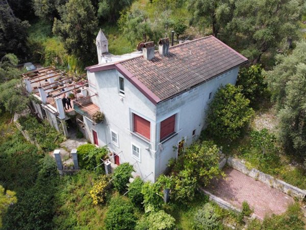 casa indipendente in vendita a Rodi Garganico