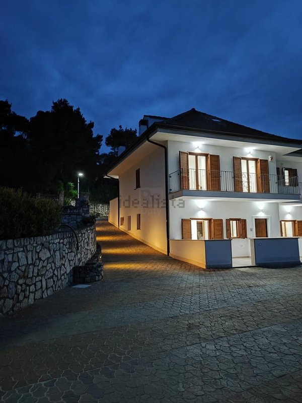 casa indipendente in vendita a Rodi Garganico