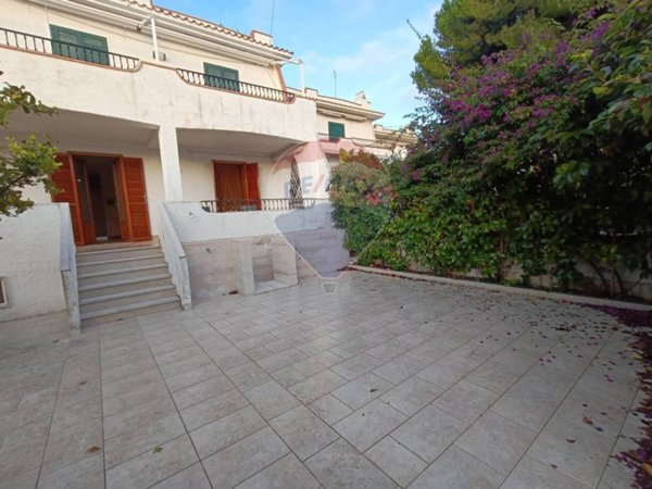 casa indipendente in vendita a Rodi Garganico in zona Lido del Sole