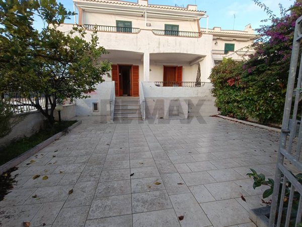 casa indipendente in vendita a Rodi Garganico in zona Lido del Sole