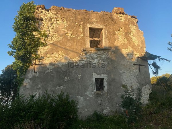 quadrivano in vendita a Rodi Garganico