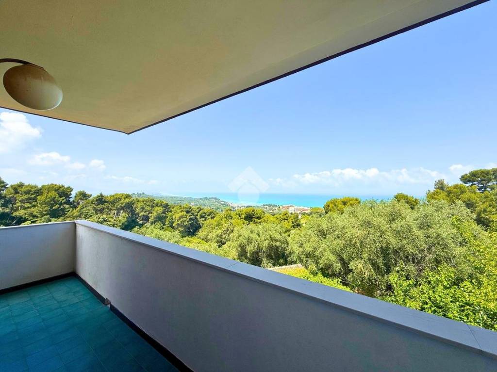 casa indipendente in vendita a Rodi Garganico