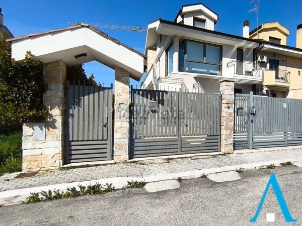 casa indipendente in vendita a San Giovanni Rotondo