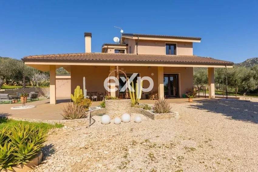 casa indipendente in vendita a San Giovanni Rotondo in zona Matine
