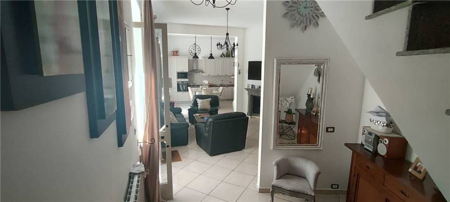 intera palazzina in vendita a San Nicandro Garganico
