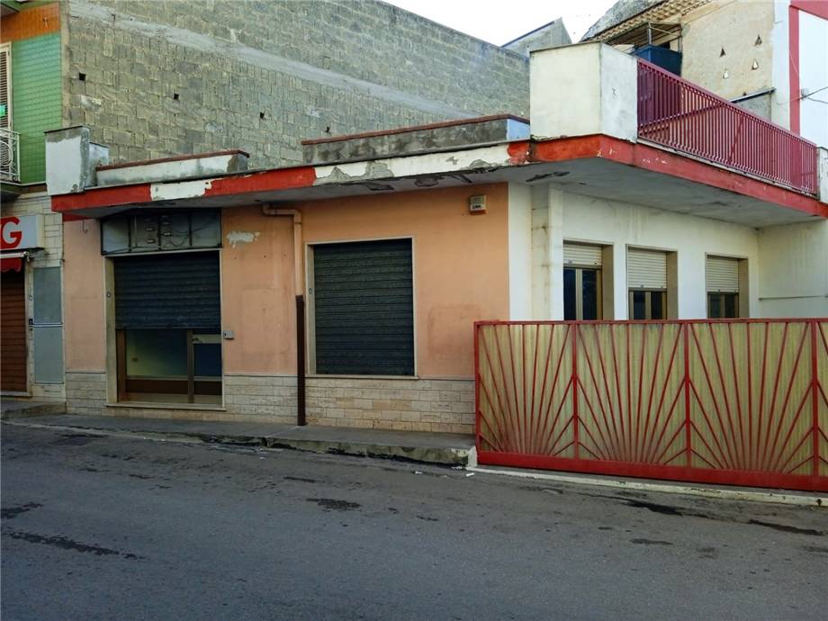 locale commerciale in vendita a San Nicandro Garganico
