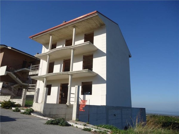casa indipendente in vendita a San Nicandro Garganico
