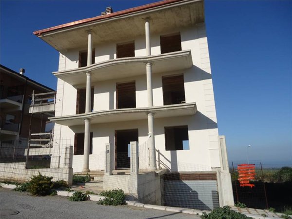 casa indipendente in vendita a San Nicandro Garganico