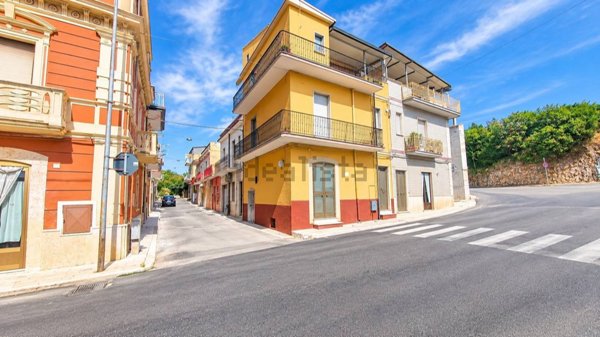 casa indipendente in vendita a San Nicandro Garganico
