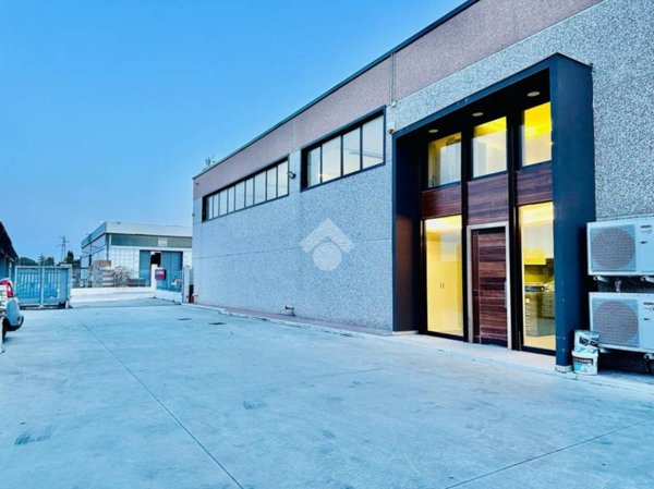 locale commerciale in vendita a San Severo
