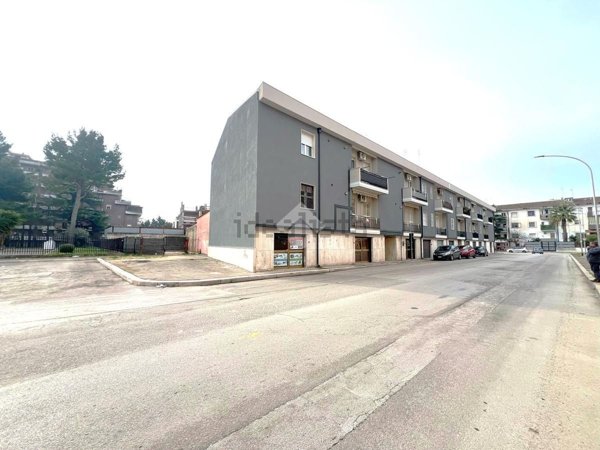locale commerciale in vendita a San Severo