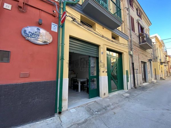 locale commerciale in vendita a San Severo