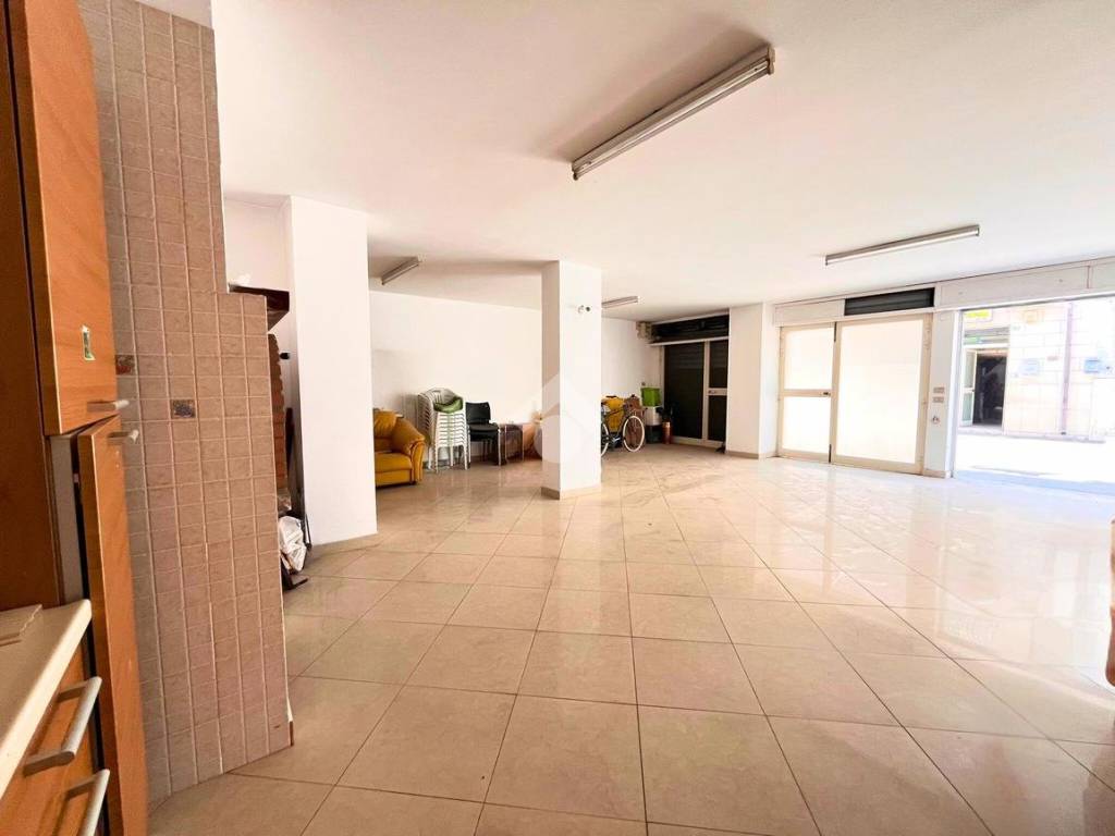 locale commerciale in vendita a San Severo