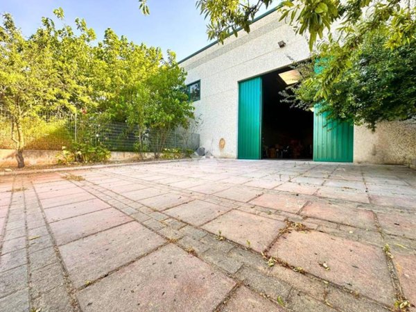 locale commerciale in vendita a San Severo