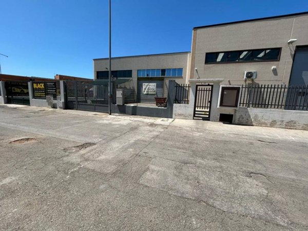 locale commerciale in vendita a San Severo