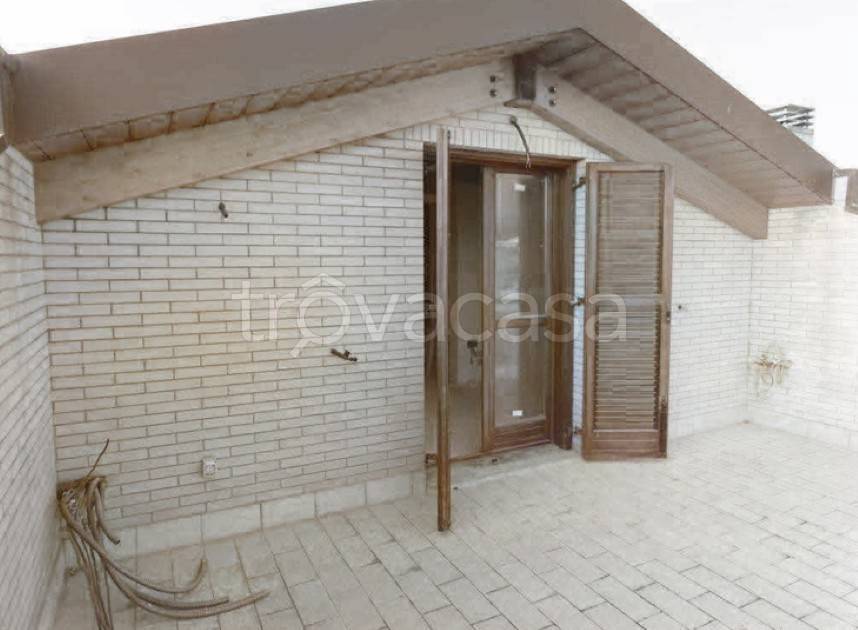 locale commerciale in vendita a San Severo