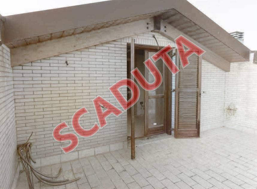 locale commerciale in vendita a San Severo