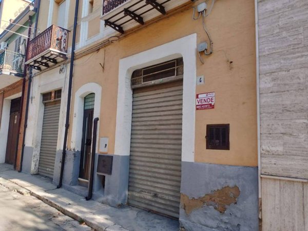 locale commerciale in vendita a San Severo