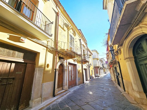 casa indipendente in vendita a San Severo in zona Centro Storico