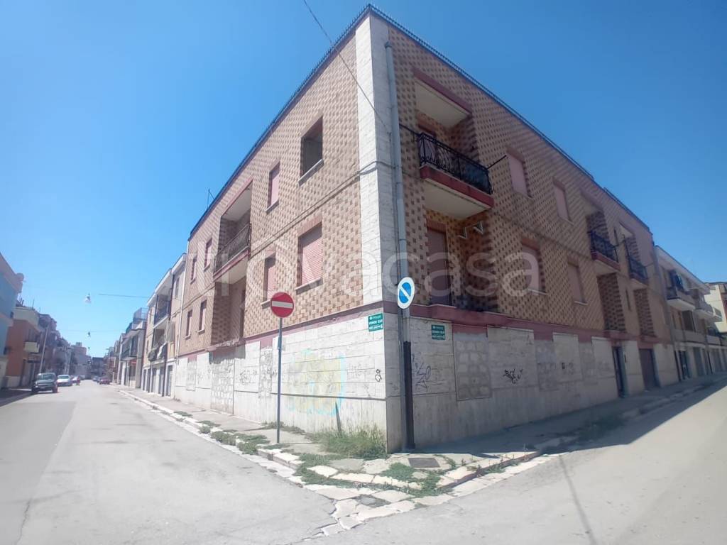 locale commerciale in vendita a San Severo