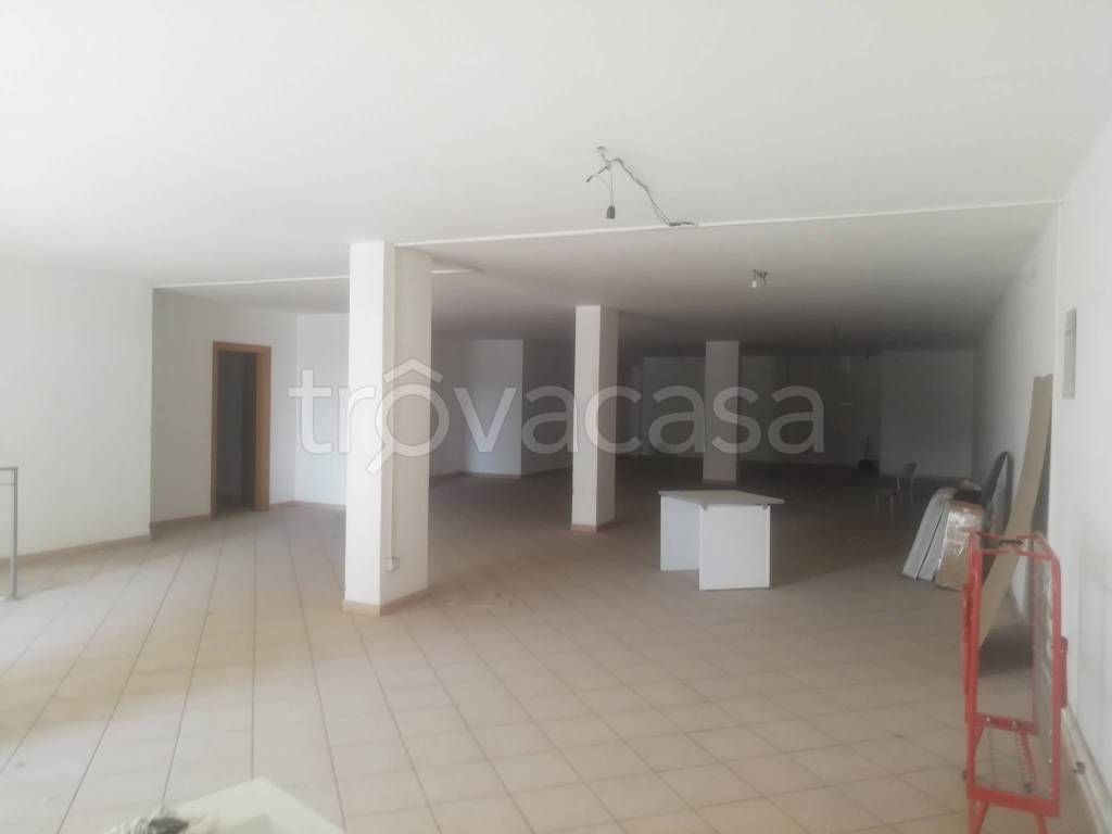 locale commerciale in vendita a San Severo