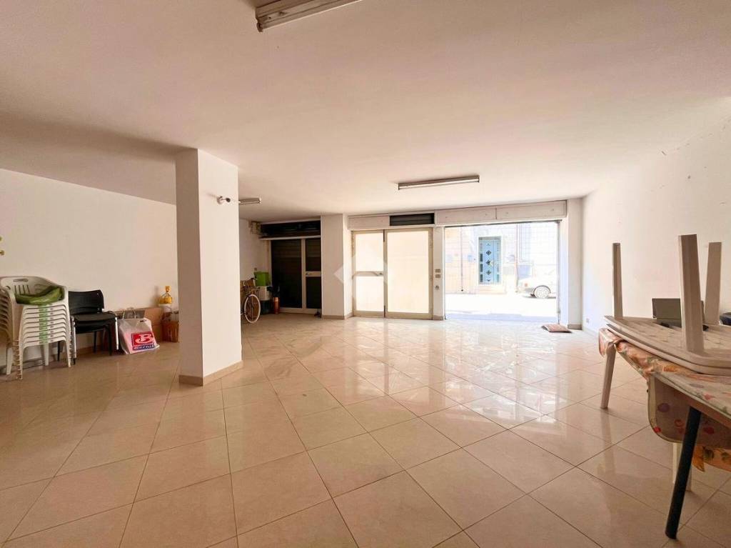 locale commerciale in vendita a San Severo