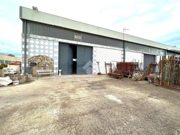 locale commerciale in vendita a San Severo