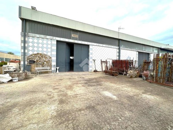 locale commerciale in vendita a San Severo