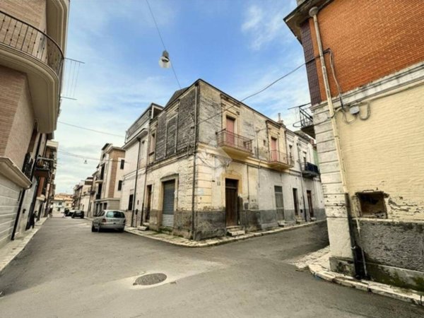 locale commerciale in vendita a San Severo