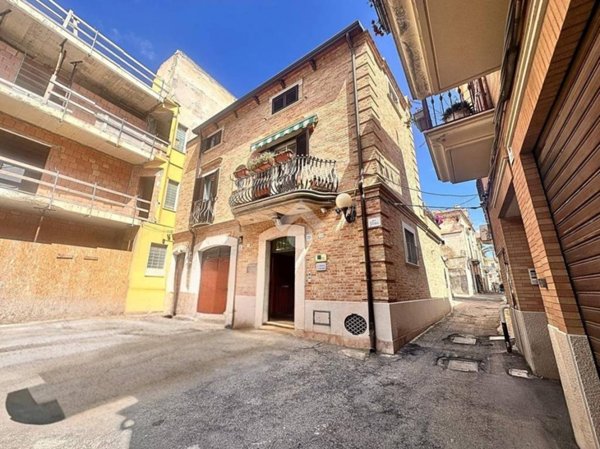casa indipendente in vendita a San Severo in zona Centro Storico