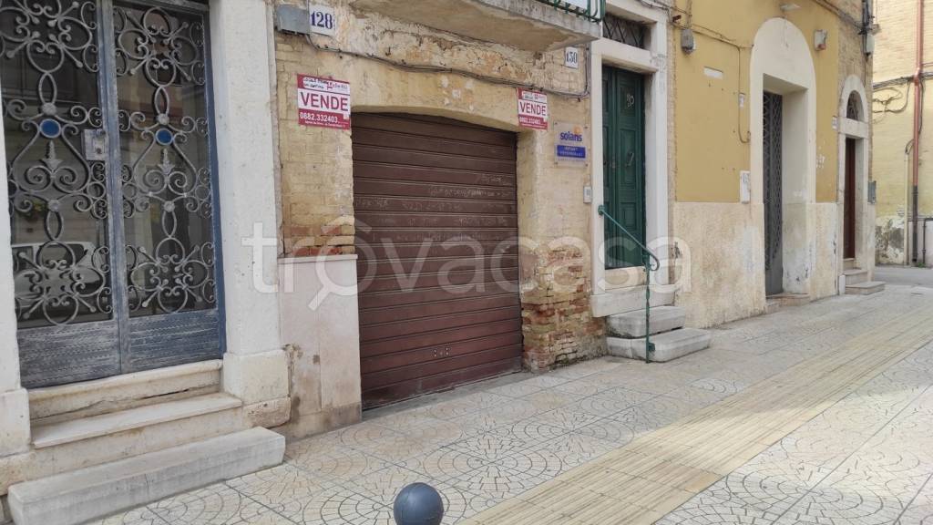 locale commerciale in vendita a San Severo in zona Centro Storico
