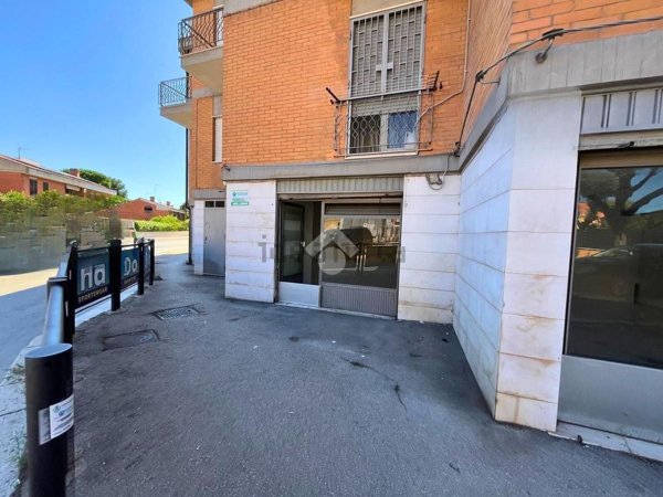 locale commerciale in vendita a San Severo