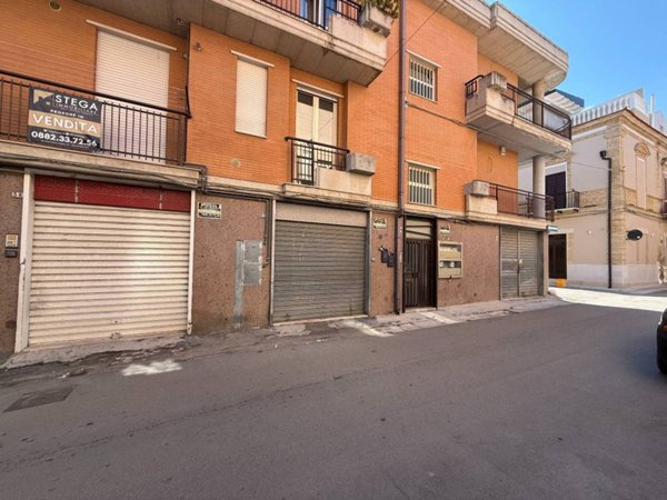 locale commerciale in vendita a San Severo