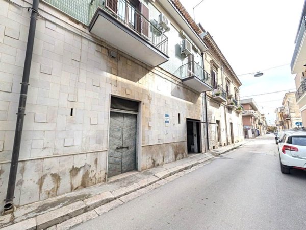 locale commerciale in vendita a San Severo