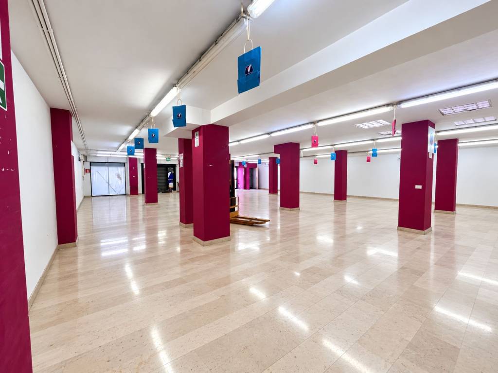 locale commerciale in vendita a San Severo